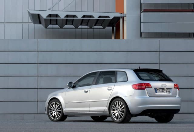 Audi A3 8P 1.8 T: Wady i zalety, osiągi, spalanie - co warto wiedzieć Audi A3 8P 1.8 T: Wady i zalety, osiągi, spalanie - co warto wiedzieć