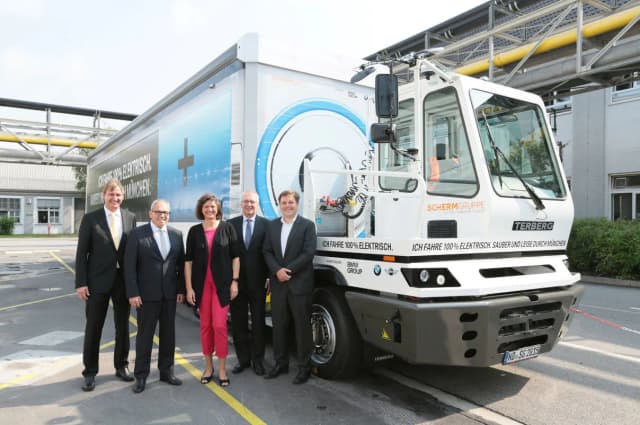 BMW TIR: Czy niemiecki gigant produkuje ciężarówki? Prawda i mity BMW TIR: Czy niemiecki gigant produkuje ciężarówki? Prawda i mity